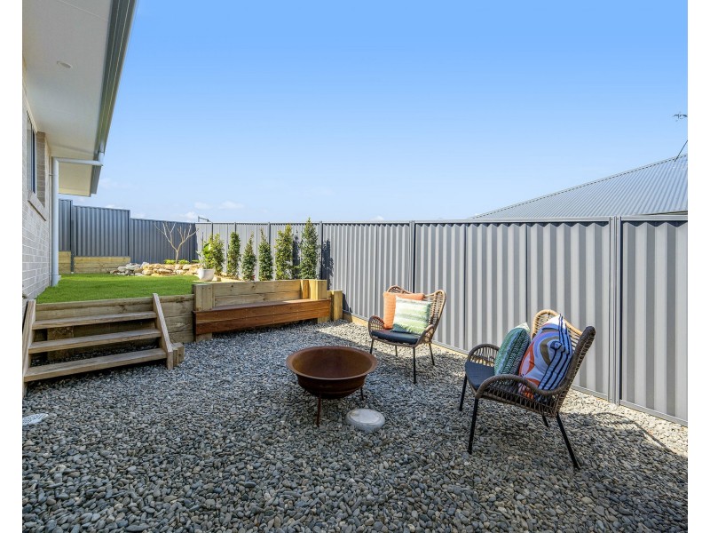 18 Dominica Street, Lake Cathie NSW 2445