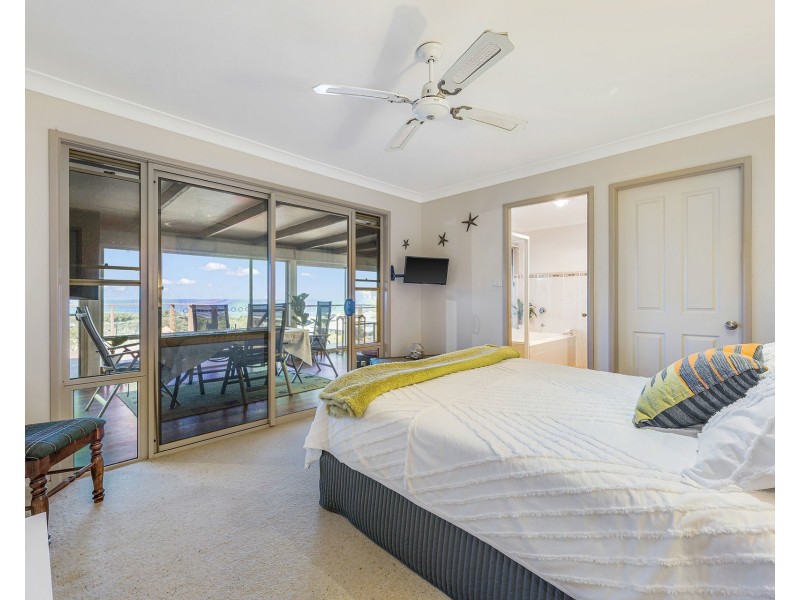 1526 Ocean Drive, Lake Cathie NSW 2445
