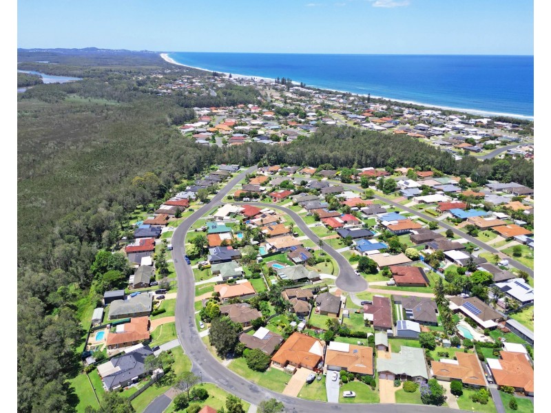 24 Abel Tasman Drive, Lake Cathie NSW 2445