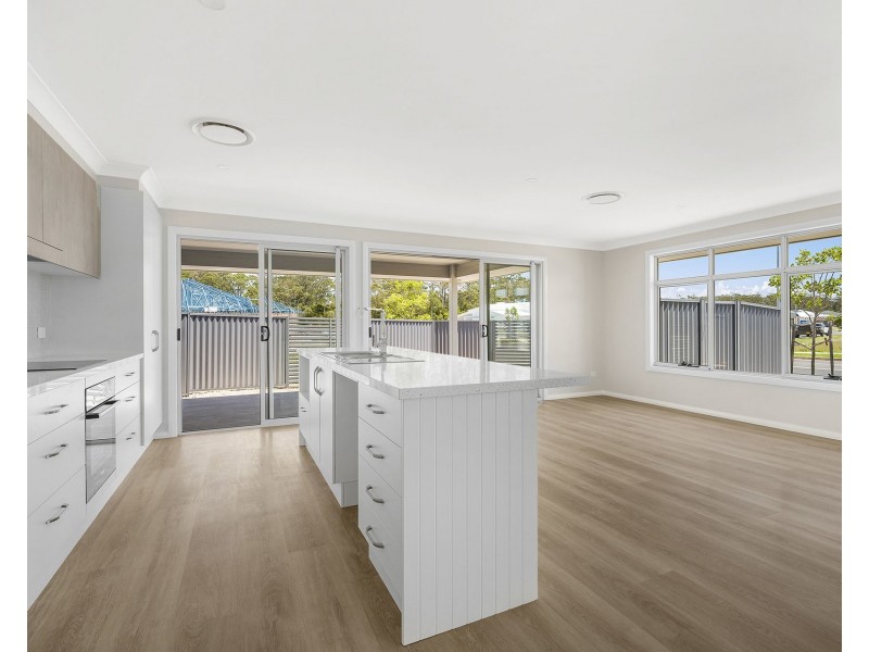 97 Sovereign Drive, Thrumster NSW 2444