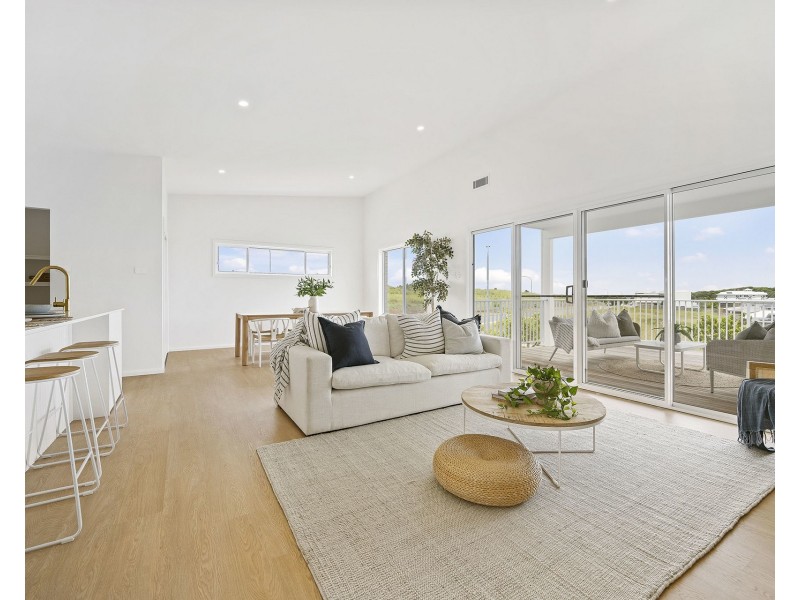 2B Antigua Avenue, Lake Cathie NSW 2445