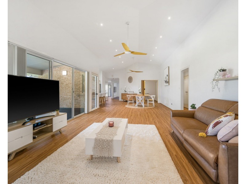 6 Whitby Place, Lake Cathie NSW 2445