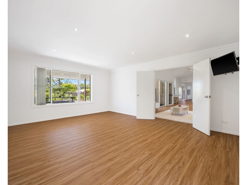 6 Whitby Place, Lake Cathie NSW 2445