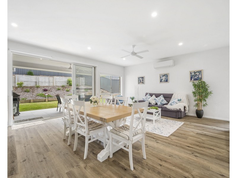8 Antigua Avenue, Lake Cathie NSW 2445