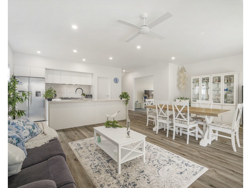 8 Antigua Avenue, Lake Cathie NSW 2445