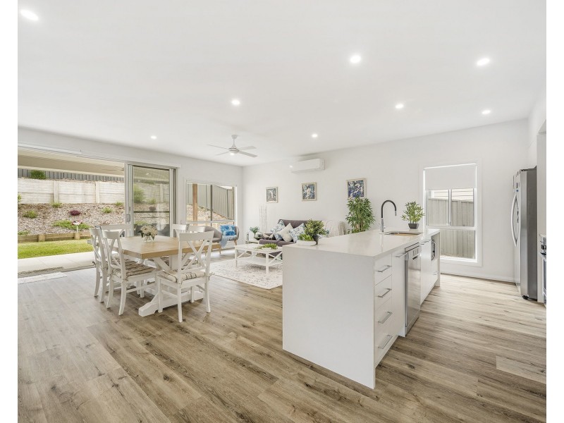 8 Antigua Avenue, Lake Cathie NSW 2445