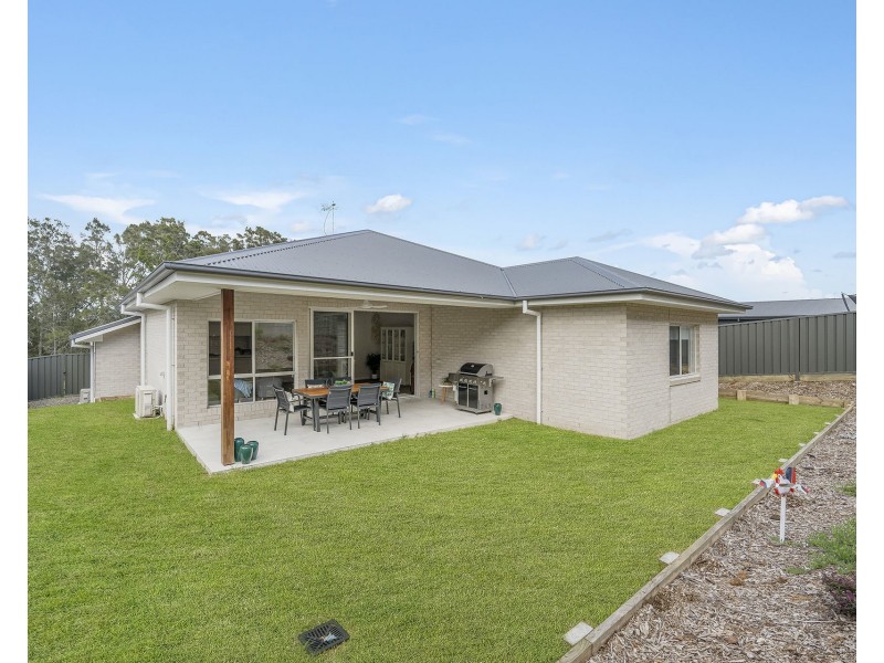 8 Antigua Avenue, Lake Cathie NSW 2445