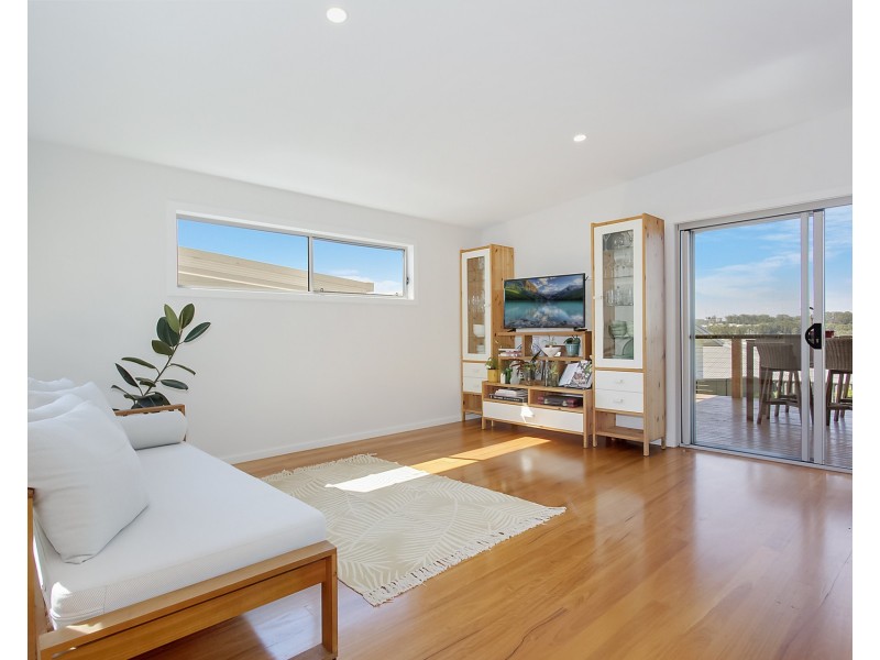 12 Tobago Parade, Lake Cathie NSW 2445