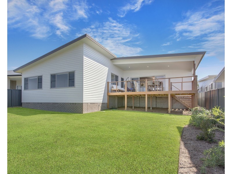 12 Tobago Parade, Lake Cathie NSW 2445