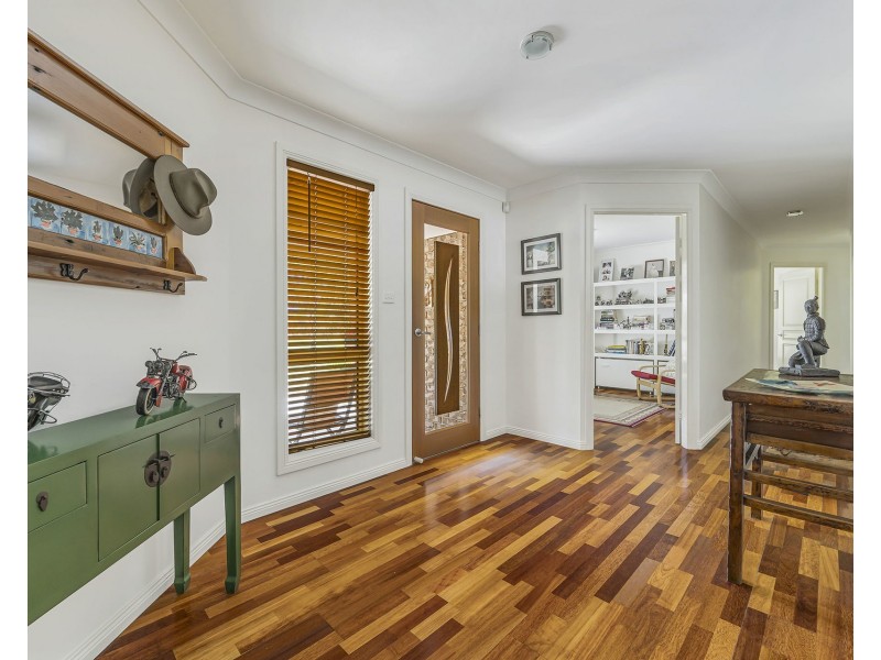 5 Edgewater Close, Lake Cathie NSW 2445