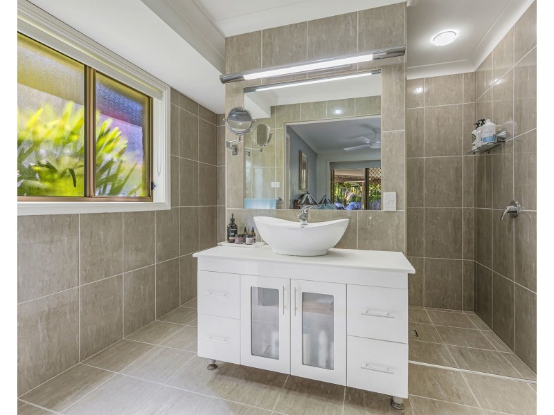 5 Edgewater Close, Lake Cathie NSW 2445