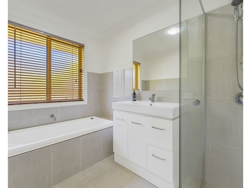 5 Edgewater Close, Lake Cathie NSW 2445