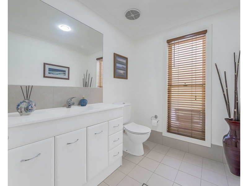 5 Edgewater Close, Lake Cathie NSW 2445