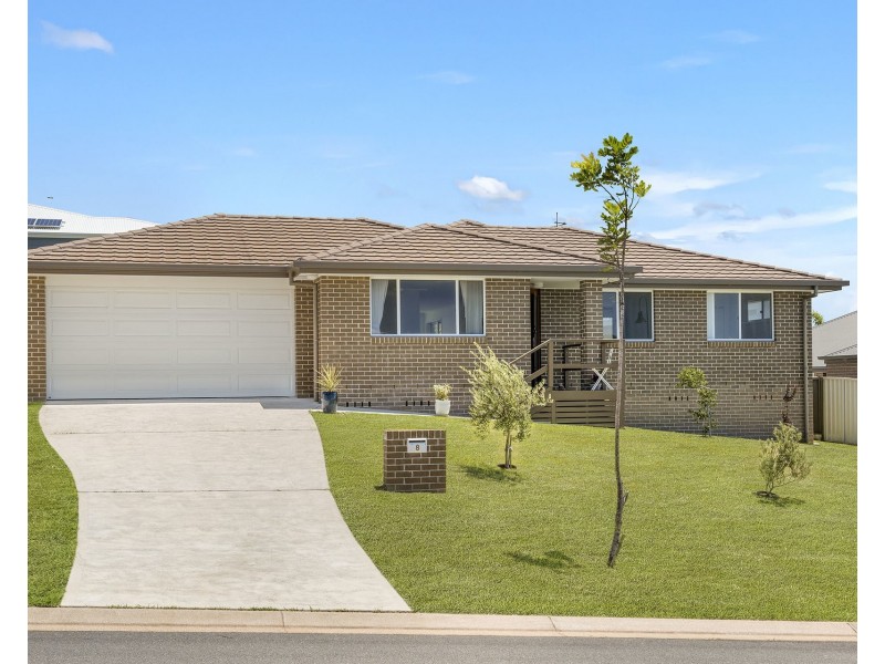 8 St Lucia Place, Bonny Hills NSW 2445