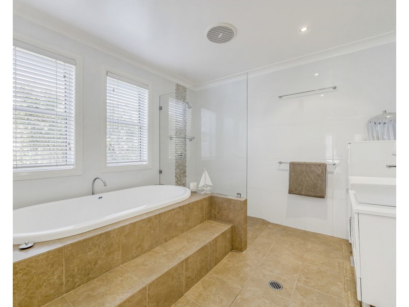 4 Resolution Place, Lake Cathie NSW 2445