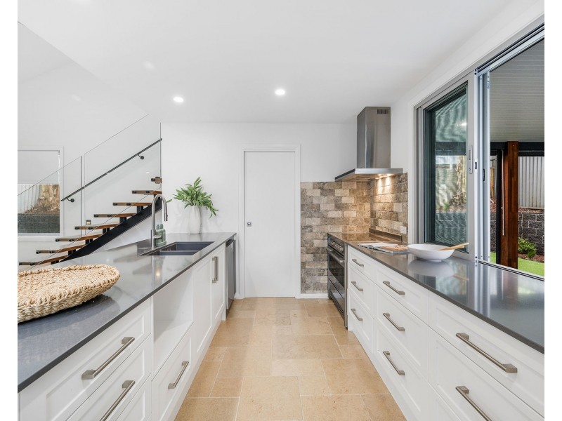 20 Aquarius Avenue, Lake Cathie NSW 2445