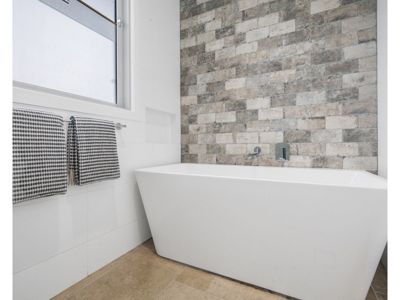 20 Aquarius Avenue, Lake Cathie NSW 2445