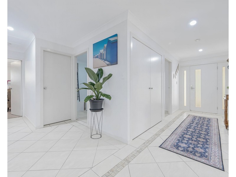 42 Tallong Drive, Lake Cathie NSW 2445