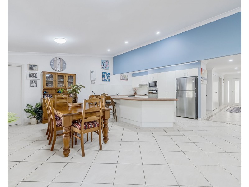 42 Tallong Drive, Lake Cathie NSW 2445