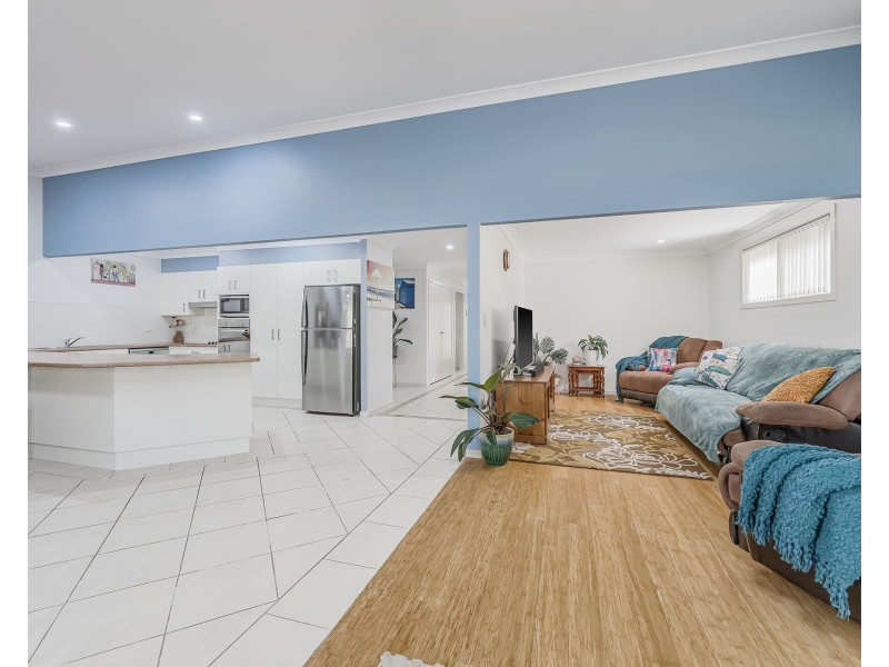 42 Tallong Drive, Lake Cathie NSW 2445