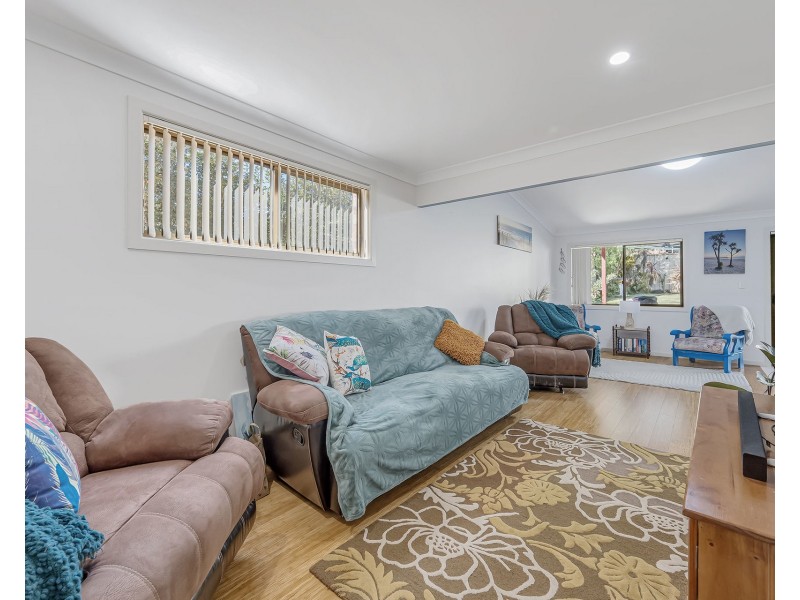 42 Tallong Drive, Lake Cathie NSW 2445