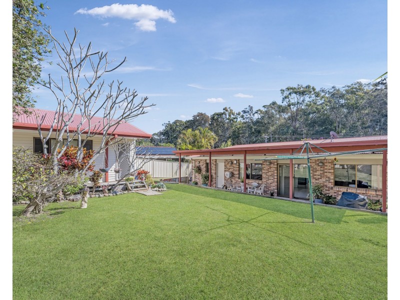 42 Tallong Drive, Lake Cathie NSW 2445