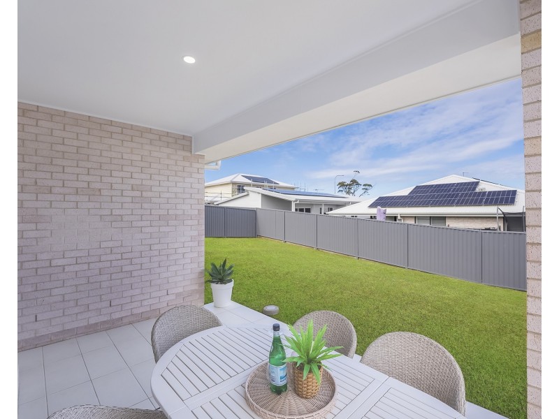 12 Antilles Way, Lake Cathie NSW 2445