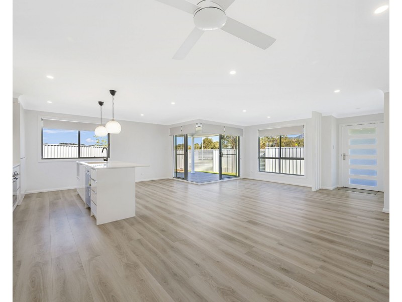 11 Wallum Drive, Lake Cathie NSW 2445