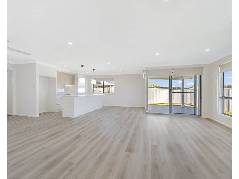 11 Wallum Drive, Lake Cathie NSW 2445