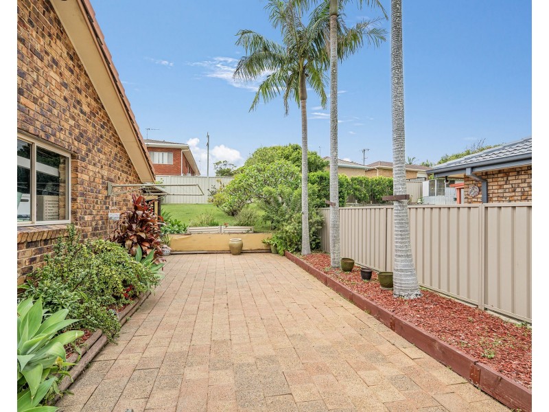 14 Fiona Crescent, Lake Cathie NSW 2445