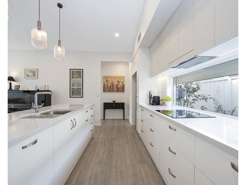 4 Aquamarine Lane, Lake Cathie NSW 2445