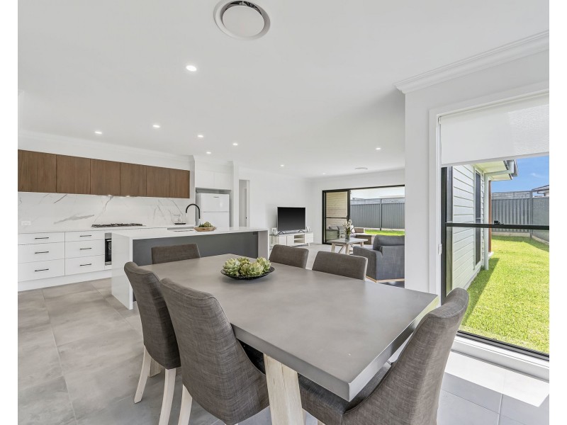 34 Vernon Circuit, Kew NSW 2439