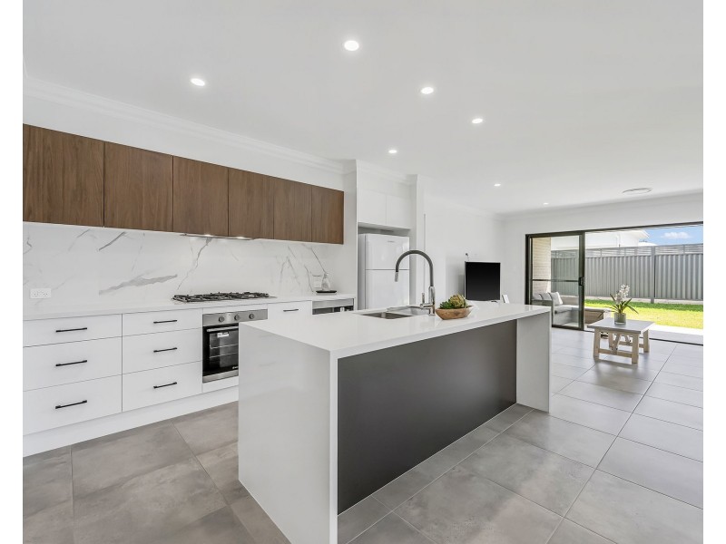 34 Vernon Circuit, Kew NSW 2439