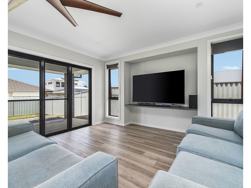 6 Barbuda Way, Lake Cathie NSW 2445