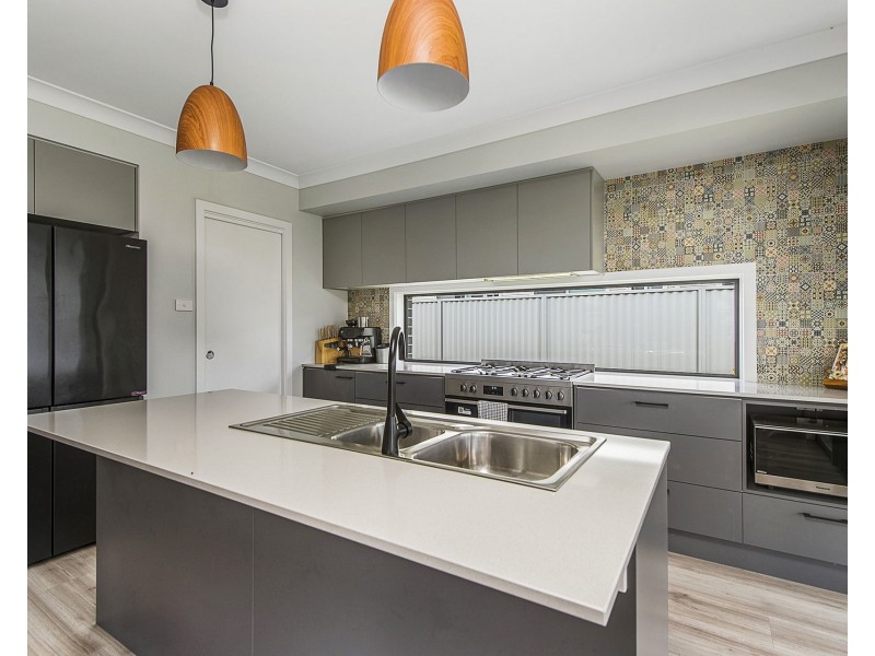 6 Barbuda Way, Lake Cathie NSW 2445