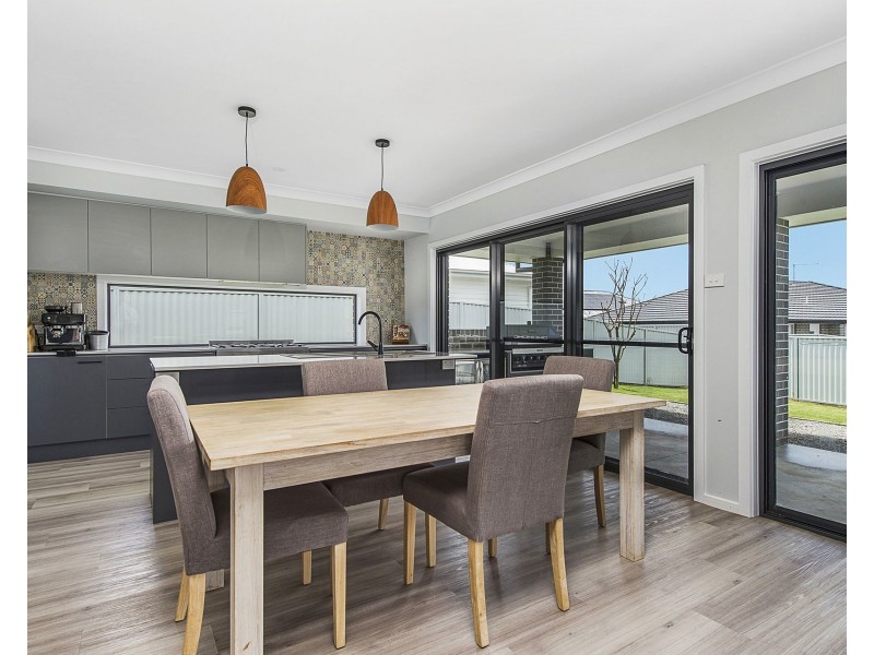 6 Barbuda Way, Lake Cathie NSW 2445