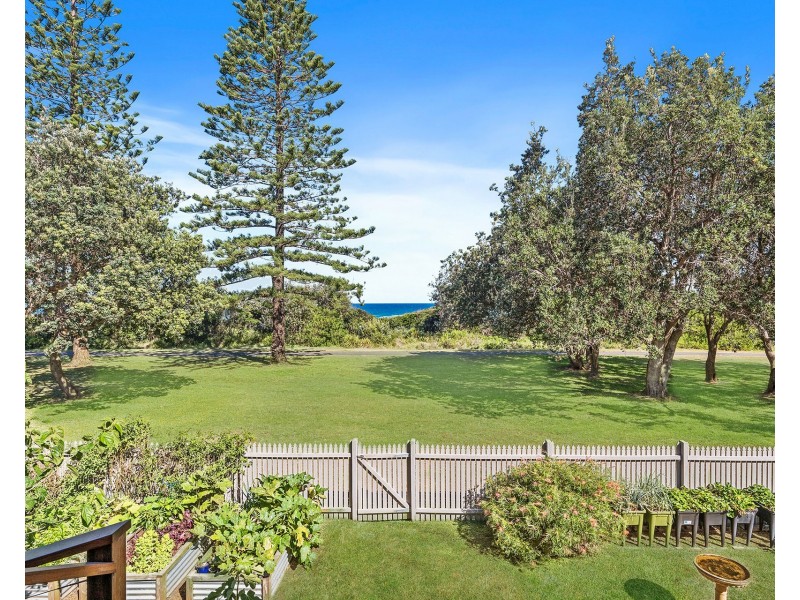 30 Chepana Street, Lake Cathie NSW 2445