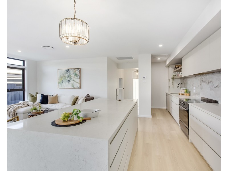 21 Tobago Parade, Lake Cathie NSW 2445