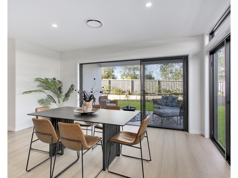 21 Tobago Parade, Lake Cathie NSW 2445