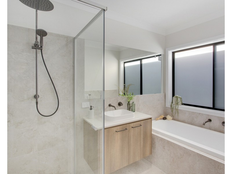 21 Tobago Parade, Lake Cathie NSW 2445