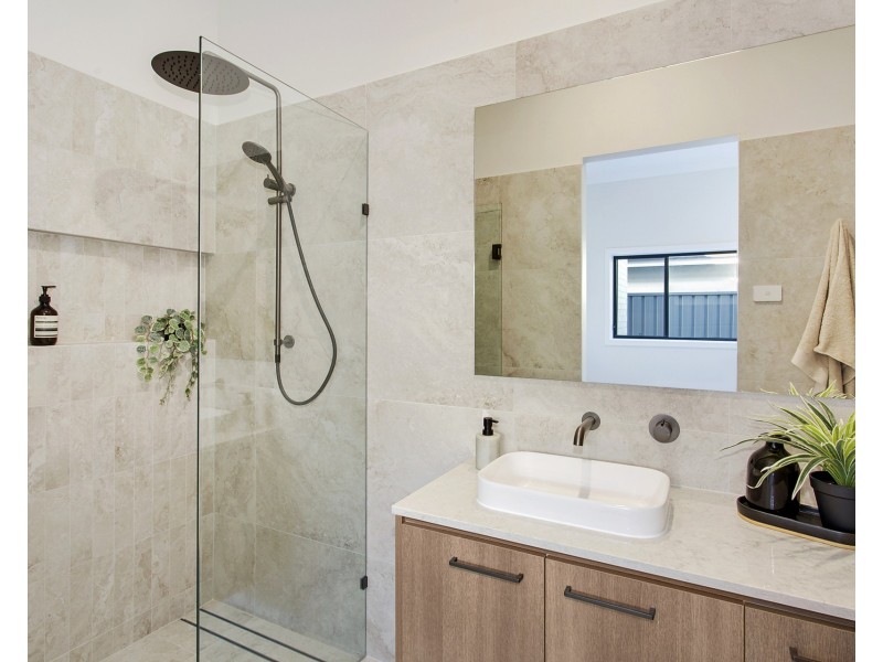 21 Tobago Parade, Lake Cathie NSW 2445