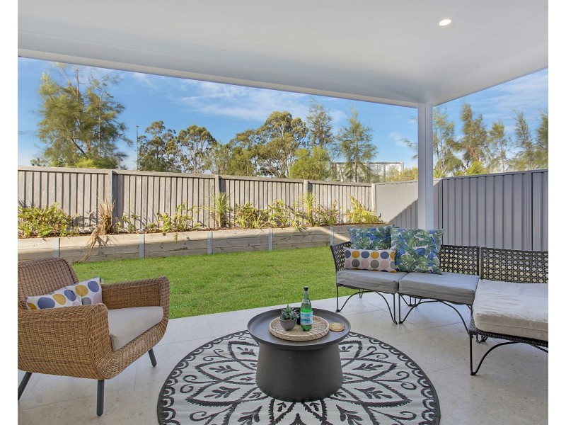 21 Tobago Parade, Lake Cathie NSW 2445