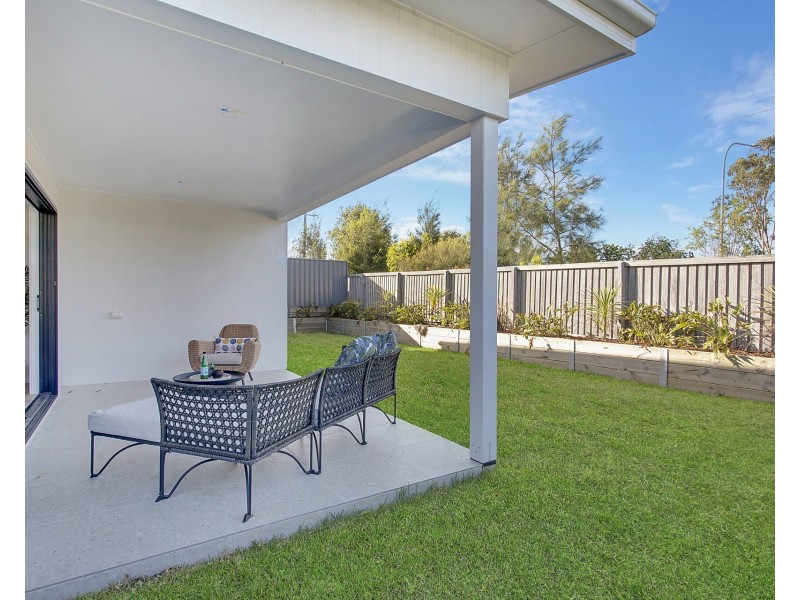 21 Tobago Parade, Lake Cathie NSW 2445