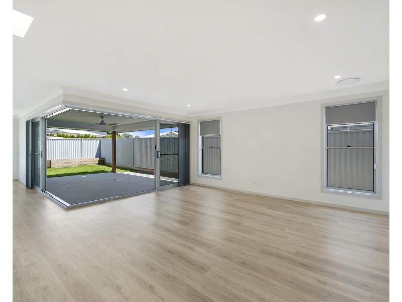 52 Prince Of Wales Drive, Dunbogan NSW 2443