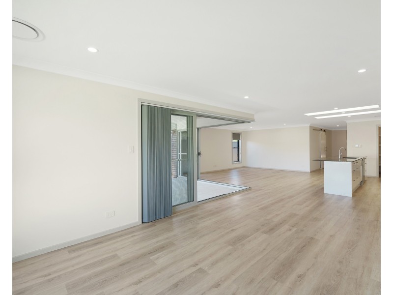 52 Prince Of Wales Drive, Dunbogan NSW 2443