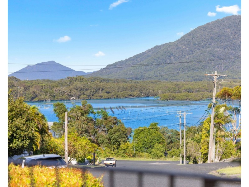 16 Bergalia Crescent, Camden Head NSW 2443