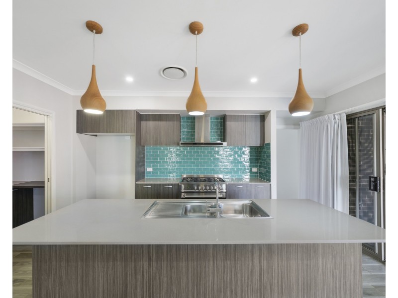 16 Summer Circuit, Lake Cathie NSW 2445