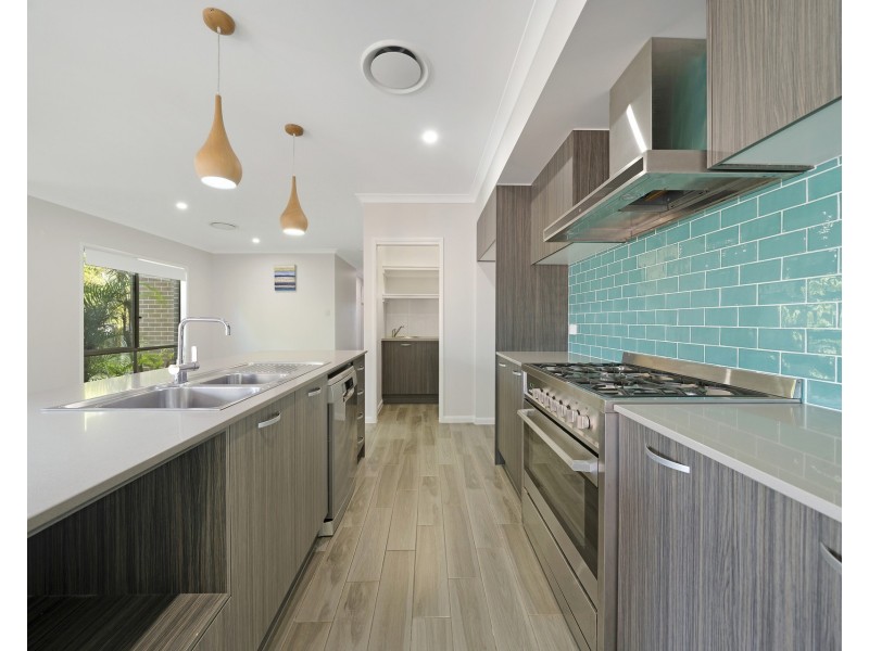 16 Summer Circuit, Lake Cathie NSW 2445