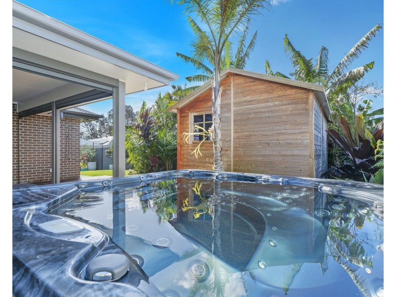 16 Summer Circuit, Lake Cathie NSW 2445