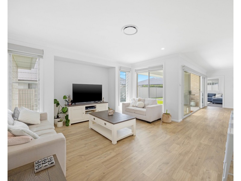 6 Seahorse Rise, Lake Cathie NSW 2445